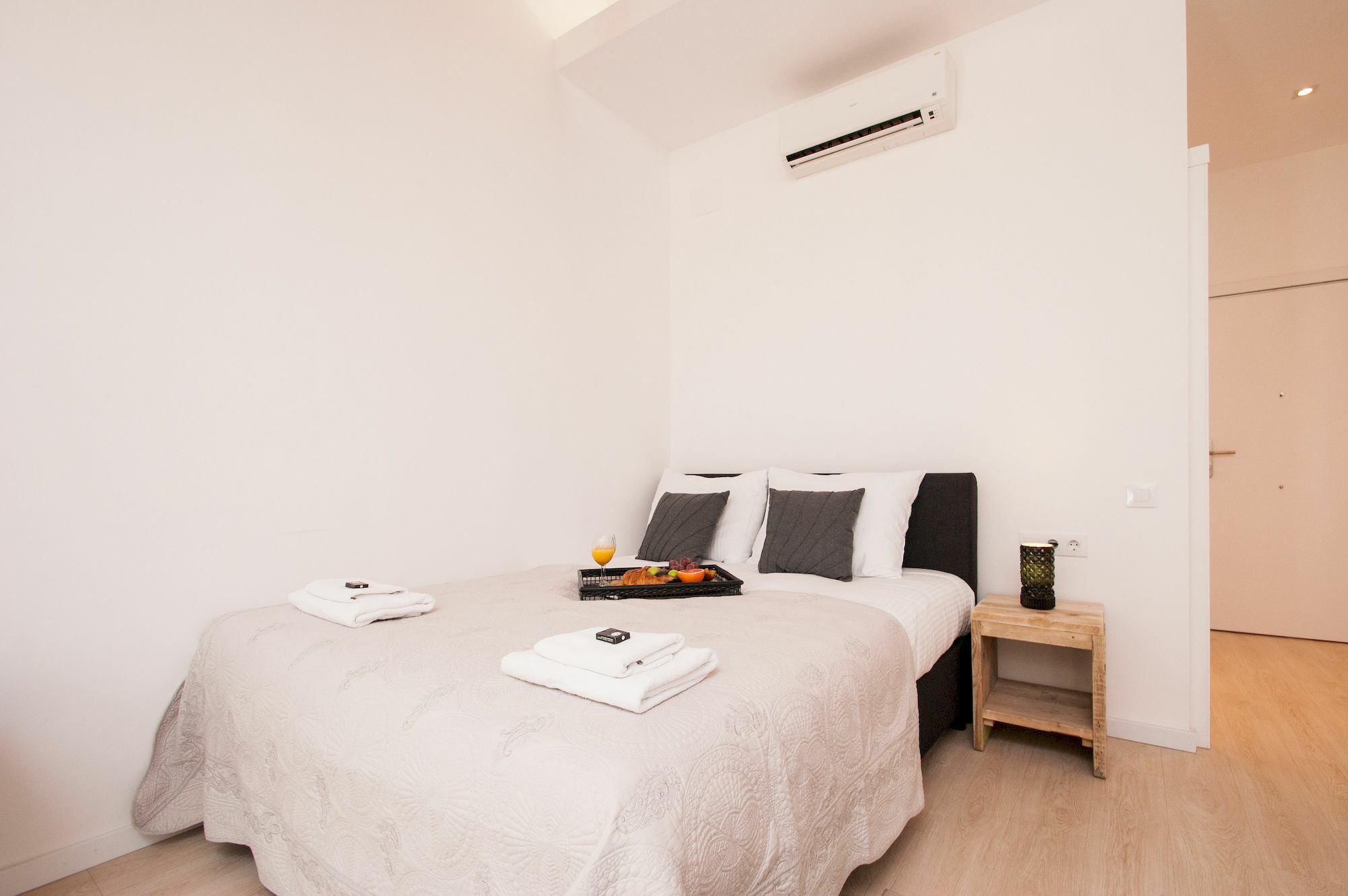 Short Stay Group Gracia Serviced Apartments Барселона Екстериор снимка