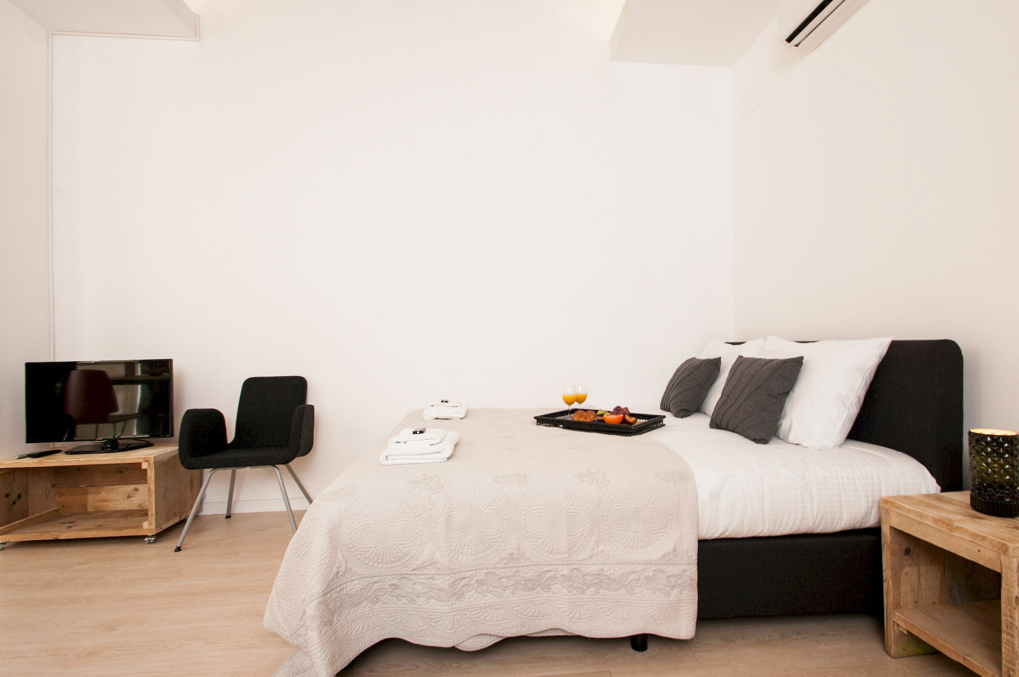 Short Stay Group Gracia Serviced Apartments Барселона Екстериор снимка