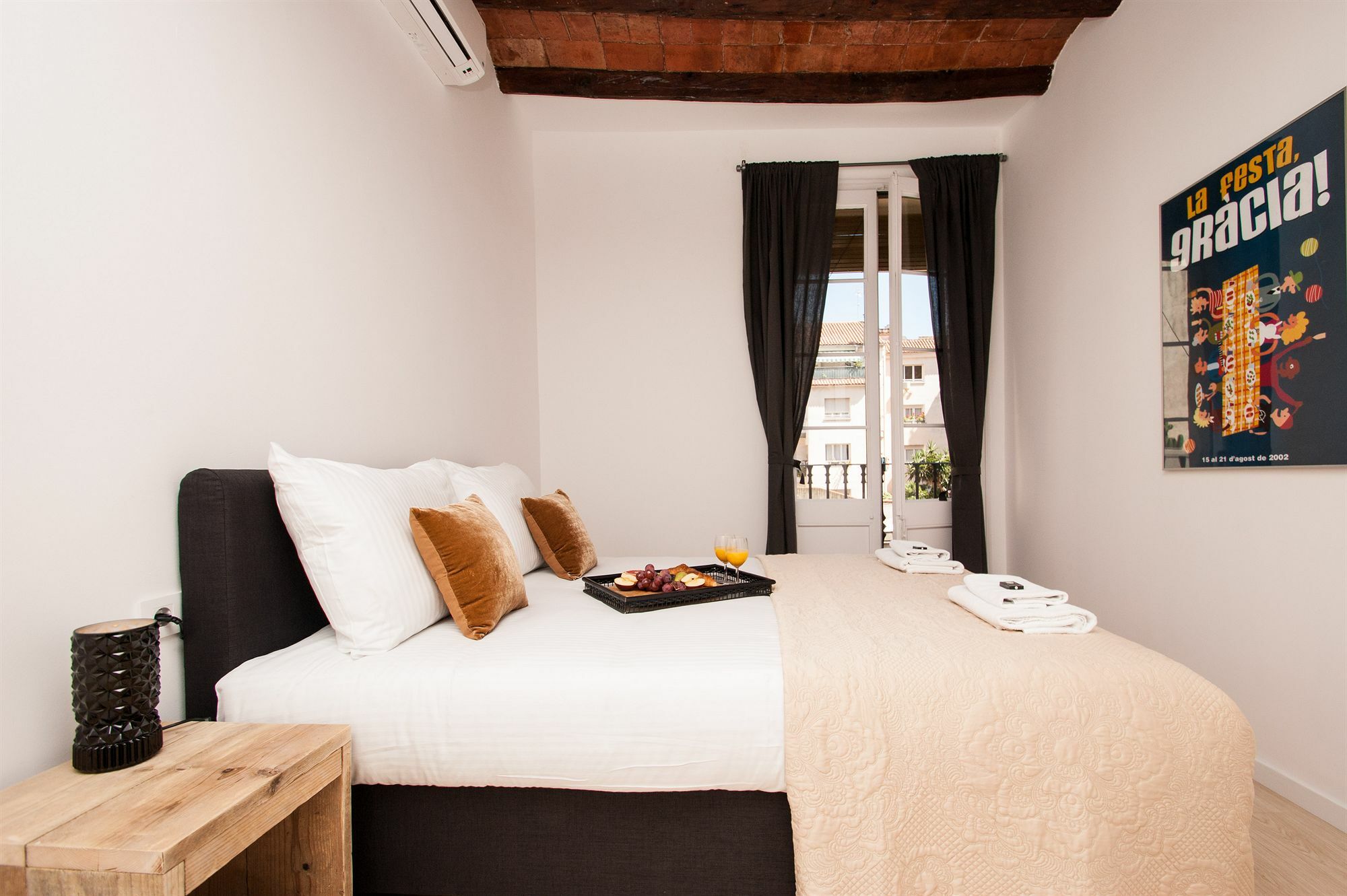 Short Stay Group Gracia Serviced Apartments Барселона Екстериор снимка