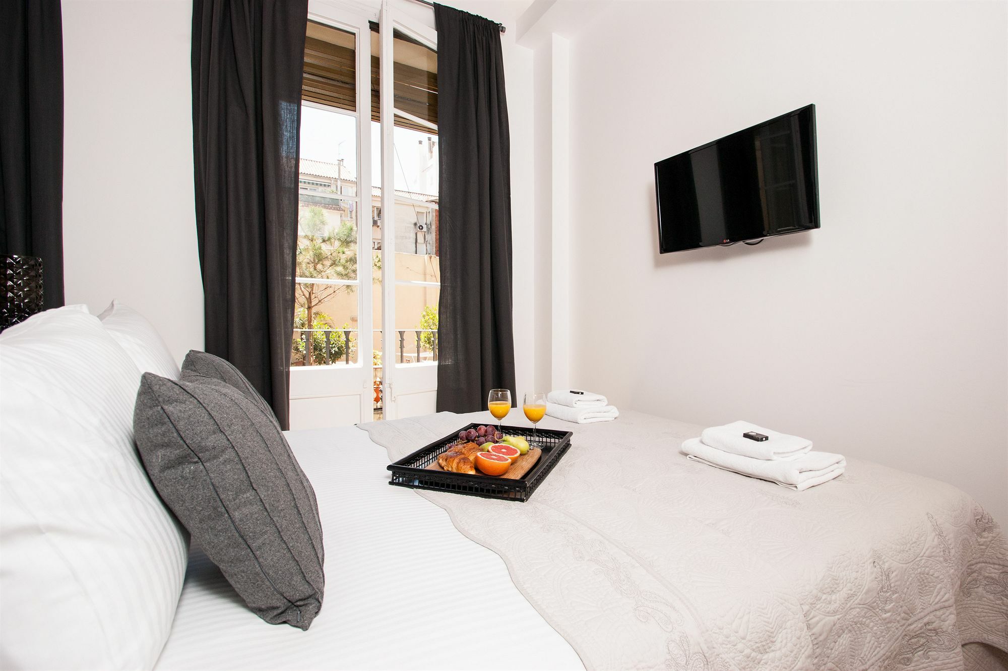 Short Stay Group Gracia Serviced Apartments Барселона Екстериор снимка
